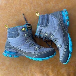 Ahnu Sugar Pine Women’s Waterproof Hiking Boot Sz9